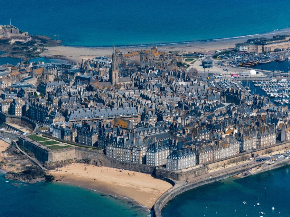 Ac3- buy apartment 
saint malo
 1740185426