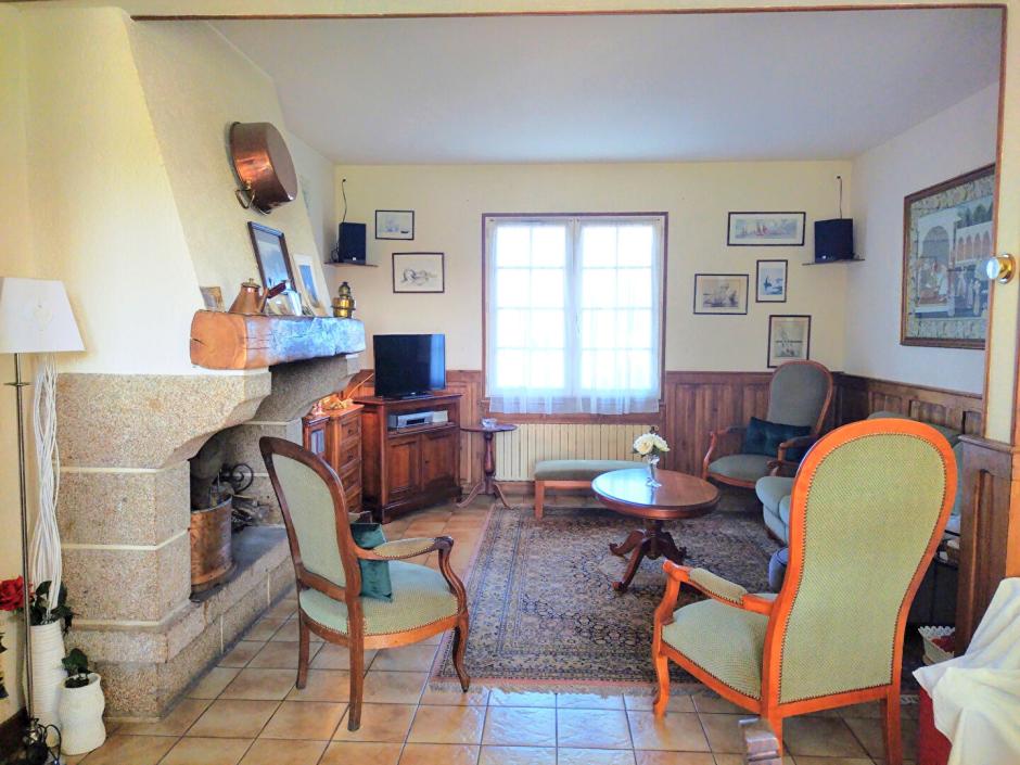 Ac3- buy house 
saint coulomb
 1717800394